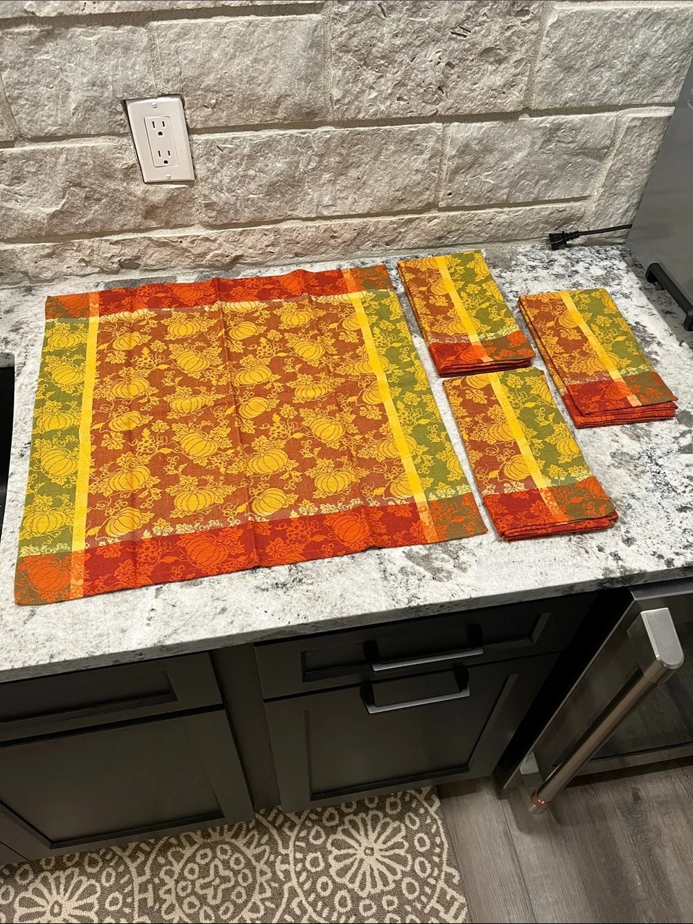NEW Lot of 4 Pier 1 Fall Pumpkin Napkins